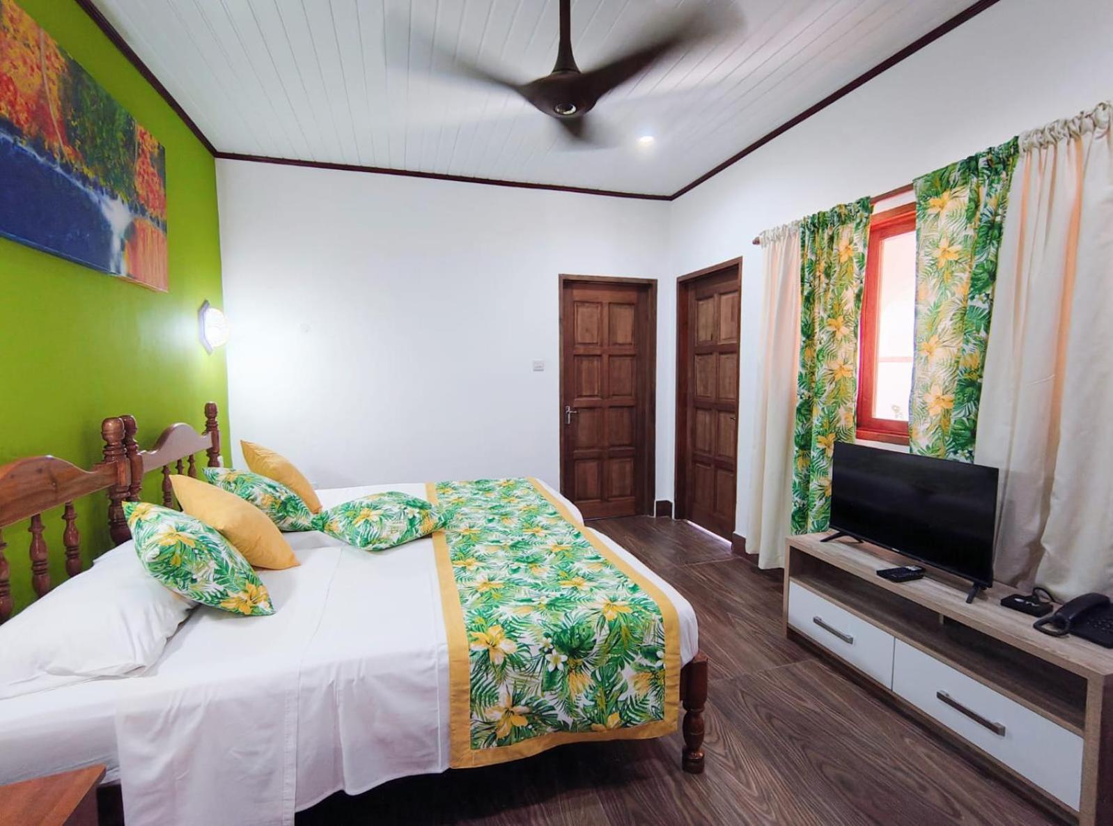 The Islander Hotel Grand Anse  Luaran gambar